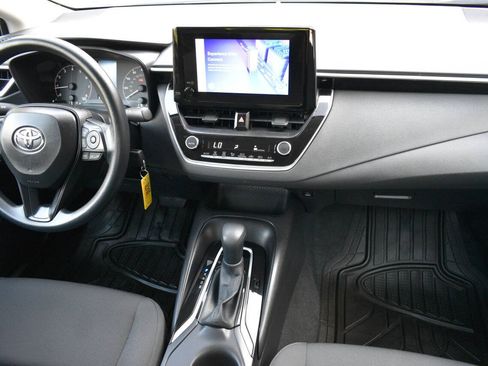 Used 2025 Toyota Corolla LE FWD image 27