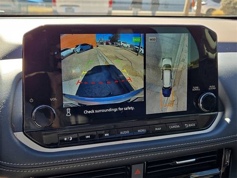 Used 2023 Nissan Rogue Platinum w/ Platinum Premium Package image 18