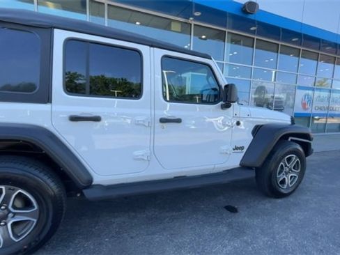 Used 2022 Jeep Wrangler Unlimited Sport image 9