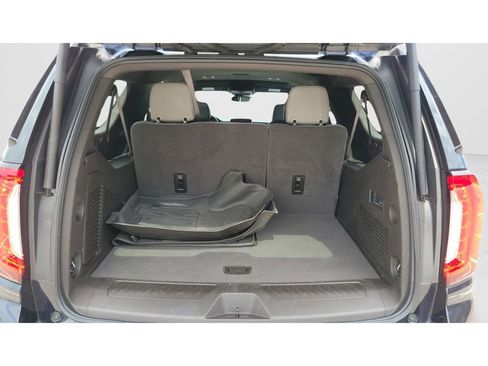 Used 2024 GMC Yukon XL SLT w/ SLT Luxury Package AWD/4WD image 9