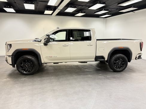 New 2026 GMC Sierra 2500 AT4 image 2