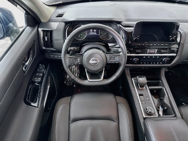 Used 2025 Nissan Pathfinder SL AWD/4WD image 21