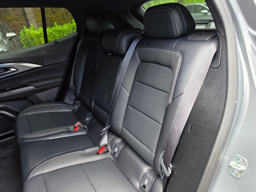 New 2026 Chevrolet Equinox EV LT AWD/4WD image 17