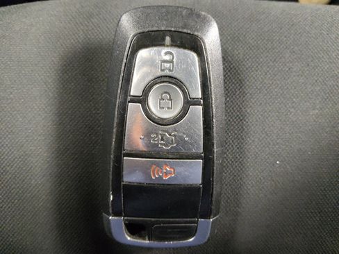 Used 2020 Ford Fusion SE FWD image 32