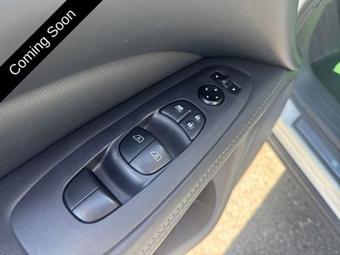 Used 2014 Nissan Pathfinder SL w/ SL Tech Package image 11