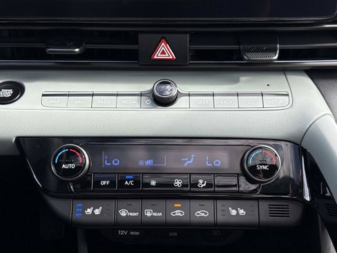 Certified 2025 Hyundai Elantra Limited w/ Cargo Package FWD image 7