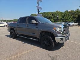 Used 2020 Toyota Tundra SR5 w/ SR5 Upgrade Package AWD/4WD image 4