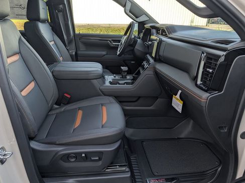 New 2026 GMC Sierra 1500 AT4 w/ AT4 Premium Package AWD/4WD image 34