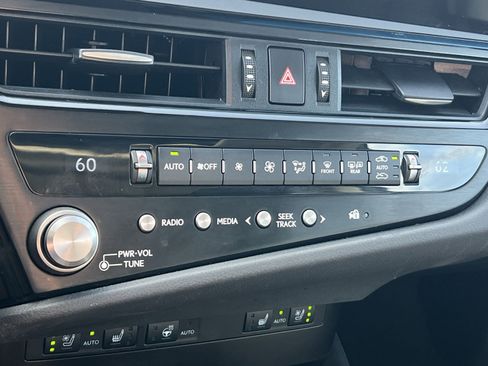 Used 2025 Lexus ES 350 w/ Premium Package FWD image 20