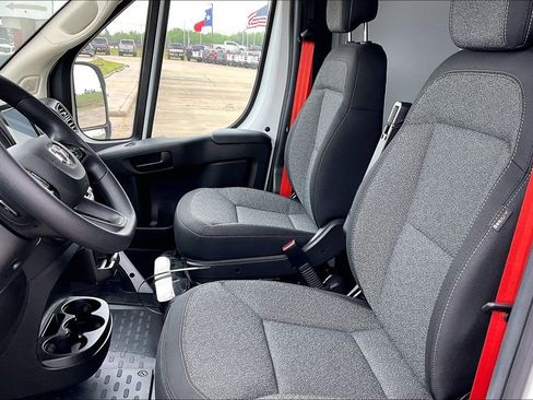New 2024 RAM ProMaster 2500 w/ Convenience Group FWD image 7