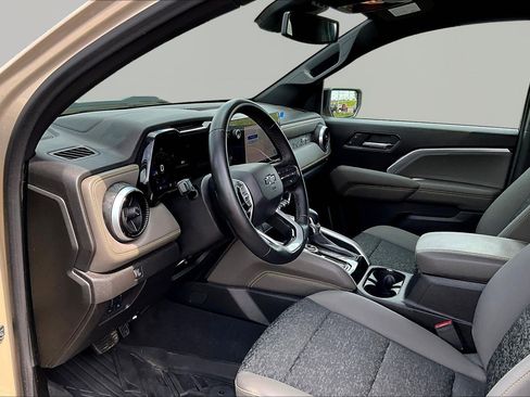 Used 2024 Chevrolet Colorado ZR2 w/ Technology Package image 18