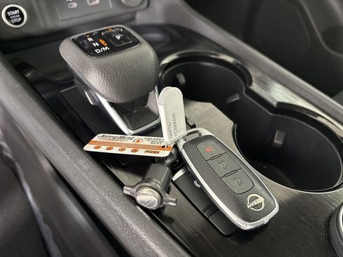 Used 2023 Nissan Rogue S image 17