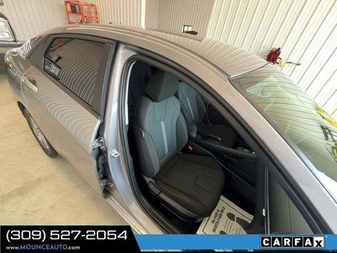 Used 2024 Hyundai Elantra SE FWD image 6