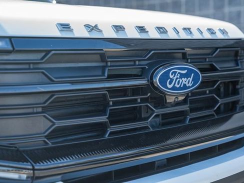 Used 2025 Ford Expedition Active RWD image 19