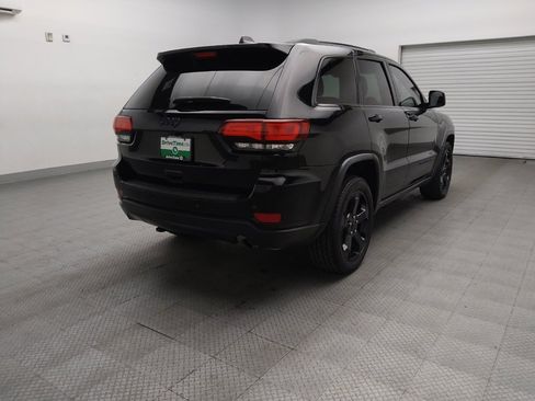 Used 2019 Jeep Grand Cherokee Laredo RWD image 9