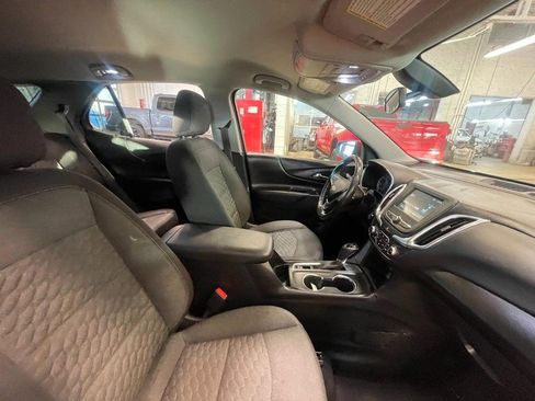 Used 2018 Chevrolet Equinox LT image 10
