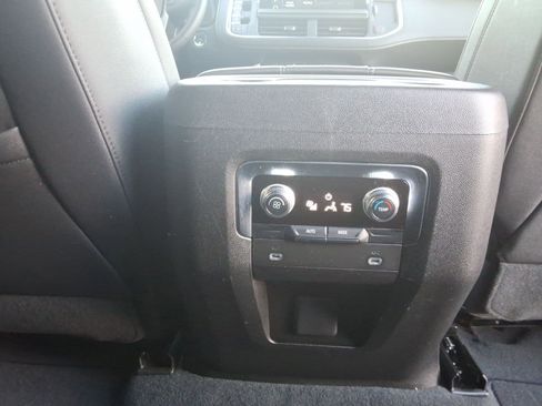 Used 2023 GMC Yukon SLT image 25