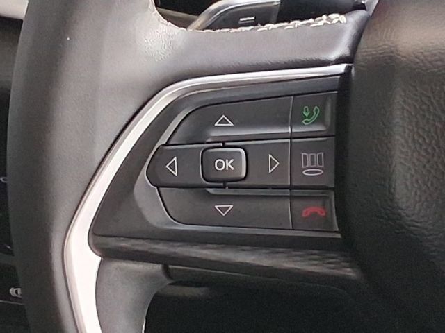 Used 2025 Jeep Grand Cherokee L Laredo RWD image 11