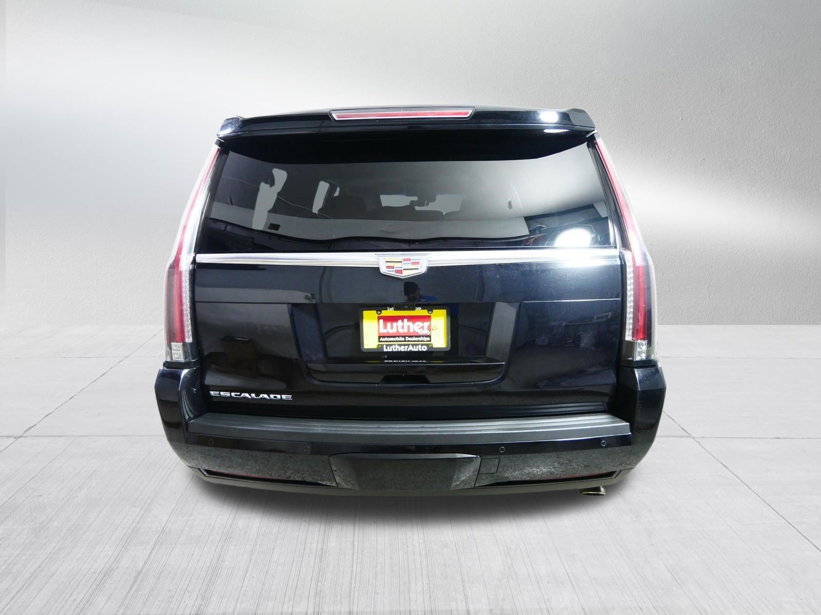 Used 2017 Cadillac Escalade ESV Luxury AWD/4WD image 6