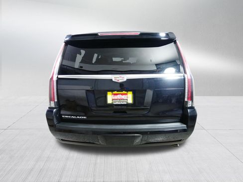 Used 2017 Cadillac Escalade ESV Luxury AWD/4WD image 6