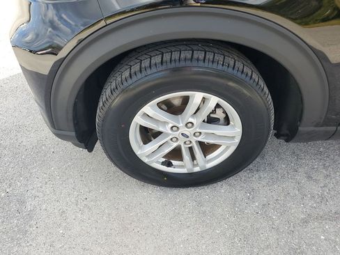 Used 2024 Ford Explorer XLT image 18