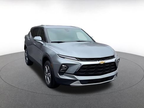 Used 2025 Chevrolet Blazer LT image 3