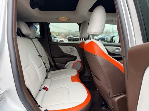 Used 2016 Jeep Renegade Limited image 16