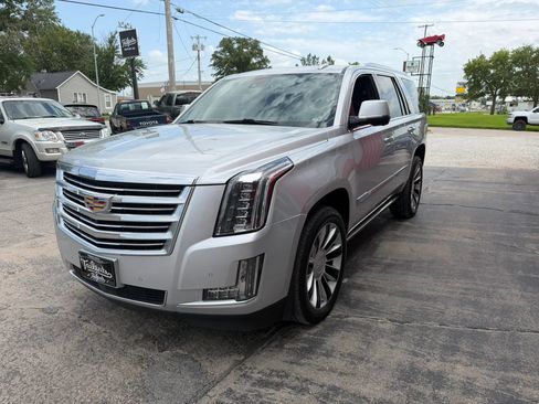 Used 2016 Cadillac Escalade Platinum AWD/4WD image 4