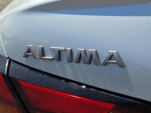 Used 2024 Nissan Altima 2.5 SV FWD image 30