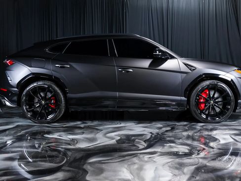Used 2019 Lamborghini Urus AWD/4WD image 2