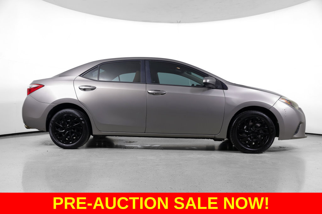 Used 2015 Toyota Corolla LE FWD image 3