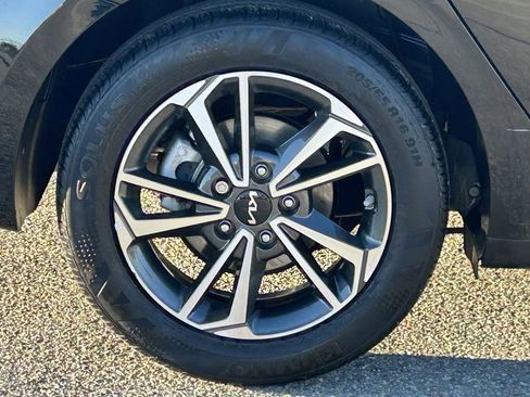 Used 2023 Kia Forte LXS image 7