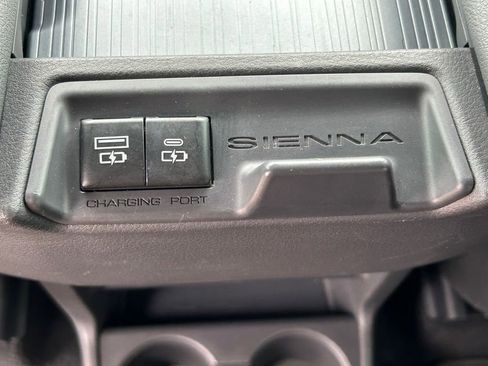 Certified 2022 Toyota Sienna XSE image 22