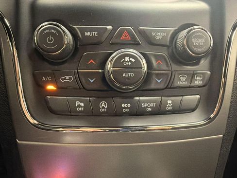 Used 2021 Jeep Grand Cherokee Laredo AWD/4WD image 16