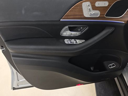 Used 2025 Mercedes-Benz GLE 450 4MATIC w/ Winter Package image 10