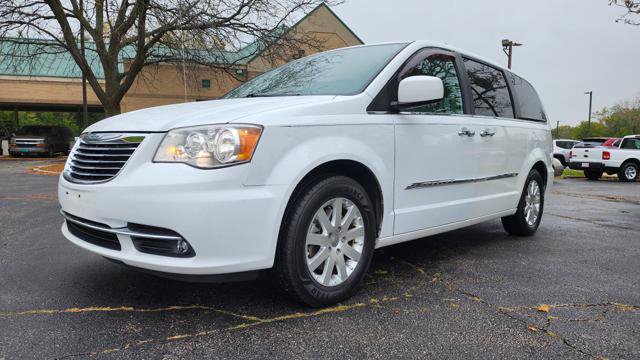 Used 2015 Chrysler Town & Country Touring w/ Driver Convenience Group FWD image 2