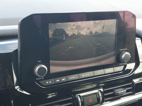Used 2022 Nissan Pathfinder S FWD image 21