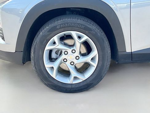 Used 2025 Chevrolet Trax LS w/ LS Convenience Package FWD image 28
