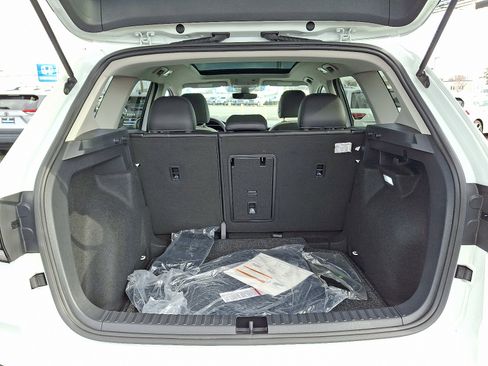 Used 2025 Volkswagen Taos SE image 29