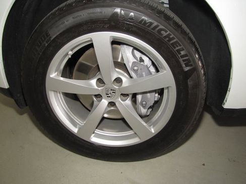 Used 2021 Porsche Macan AWD/4WD image 27