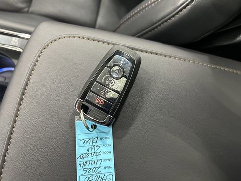 Certified 2025 Lincoln Aviator Reserve w/ Equipment Group 201A image 25