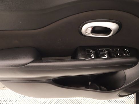 Used 2018 Kia Soul + FWD image 14