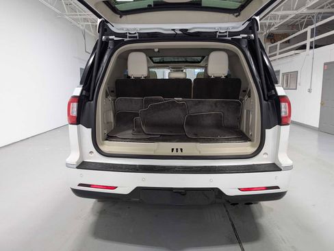 Used 2020 Lincoln Navigator Reserve w/ Luxury Package image 44