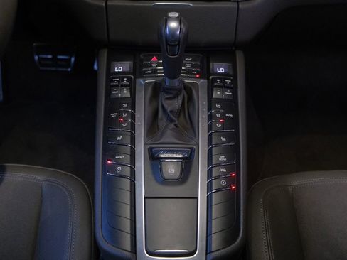 Used 2017 Porsche Macan S image 21