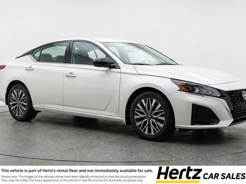 Used 2025 Nissan Altima 2.5 SV image 1