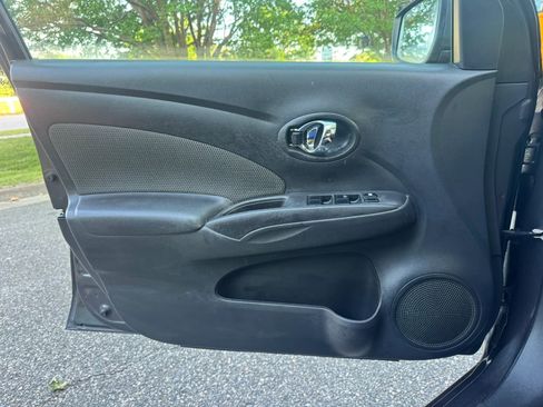 Used 2015 Nissan Versa SV FWD image 5