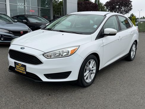 Used 2015 Ford Focus SE w/ Reverse Sensing Package FWD image 1
