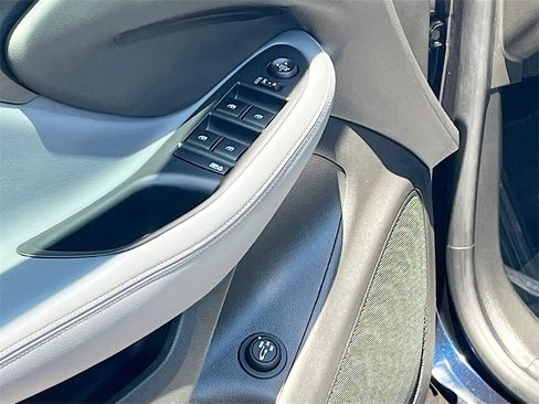 Used 2020 Buick Envision Essence image 18