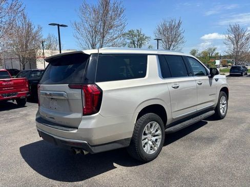 Used 2023 GMC Yukon XL Denali AWD/4WD image 4