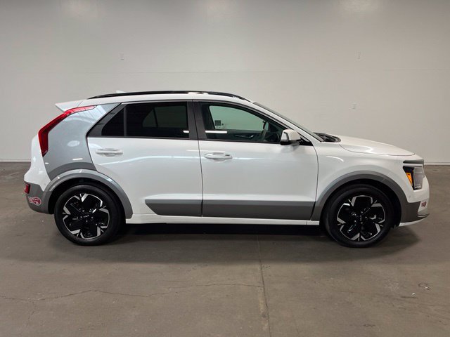 Used 2023 Kia Niro Wave FWD image 2